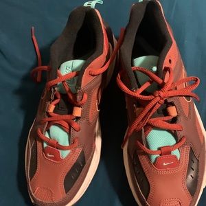 Women’s Nike shoes No box